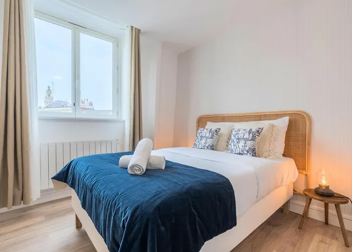Equipped Studio - Near Train Stations