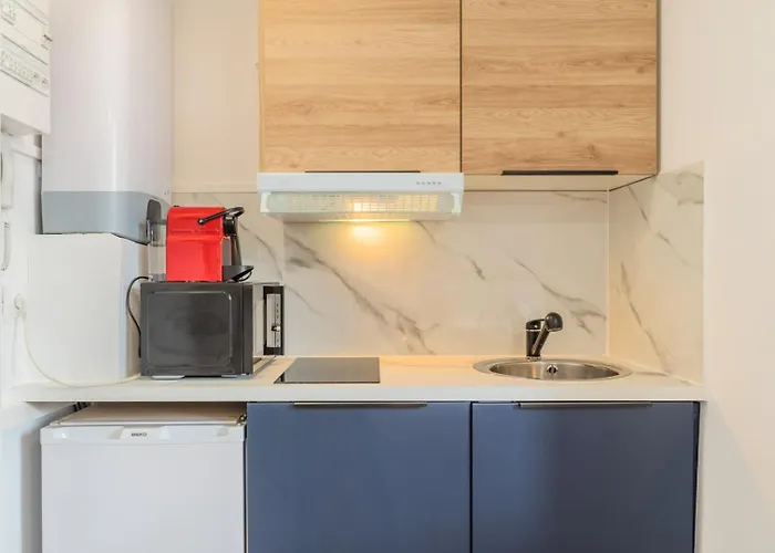 Equipped Studio - Near Train Stations